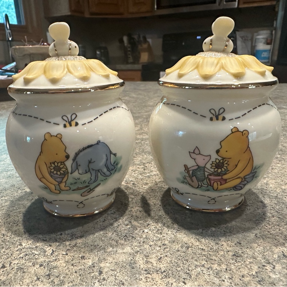 Lenox Disney Winnie the Pooh Ceramic Salt and Pepper Shakers. Never used.